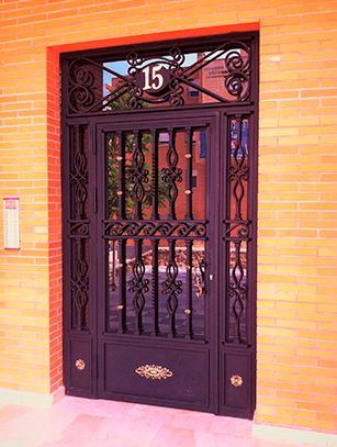 Cerrajería Villalba puerta de acero 2